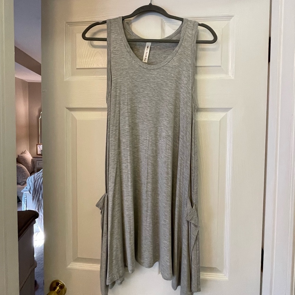 Comfy gray dress with pockets!